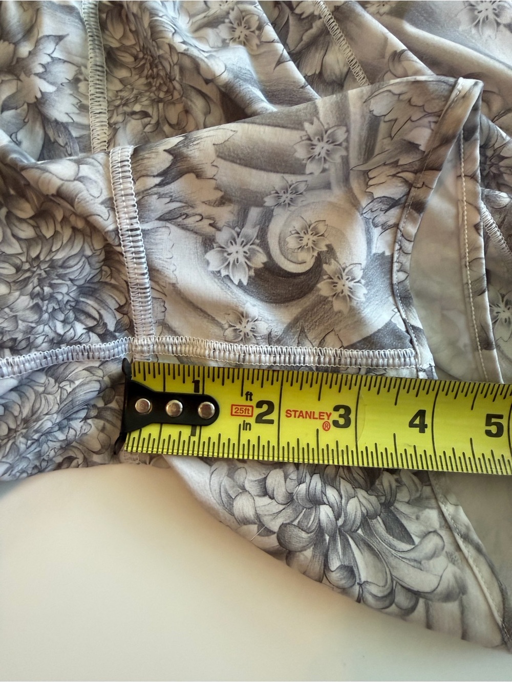Lululemon Hotty Hot 4” Running Shorts Mini Twine White Floral Size 6 Tennis Yoga - Picture 11 of 12